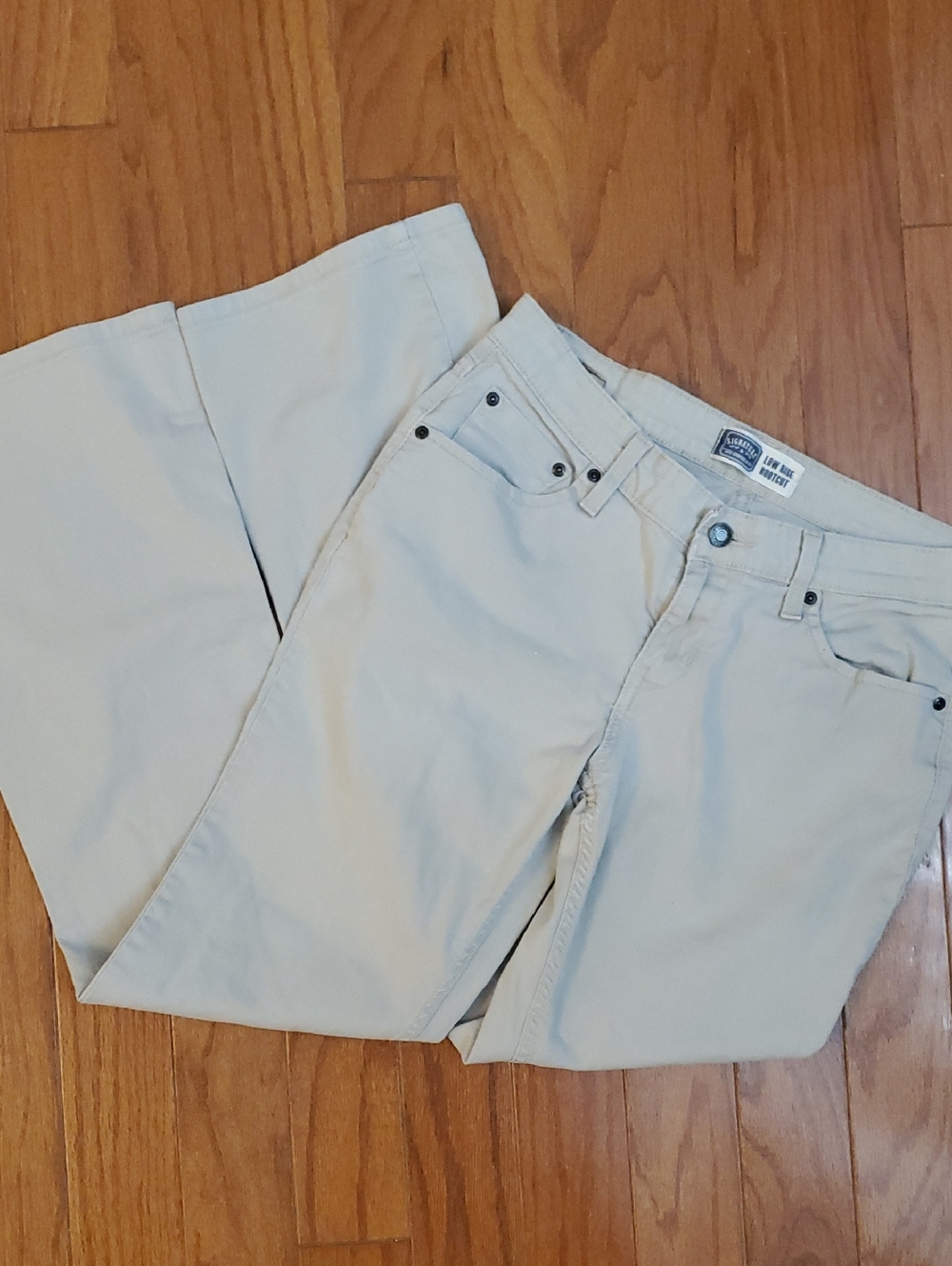Signature Levi's Women's Low-Rise Boot-Cut Jeans Size 8 Long Beige Tan 🌻